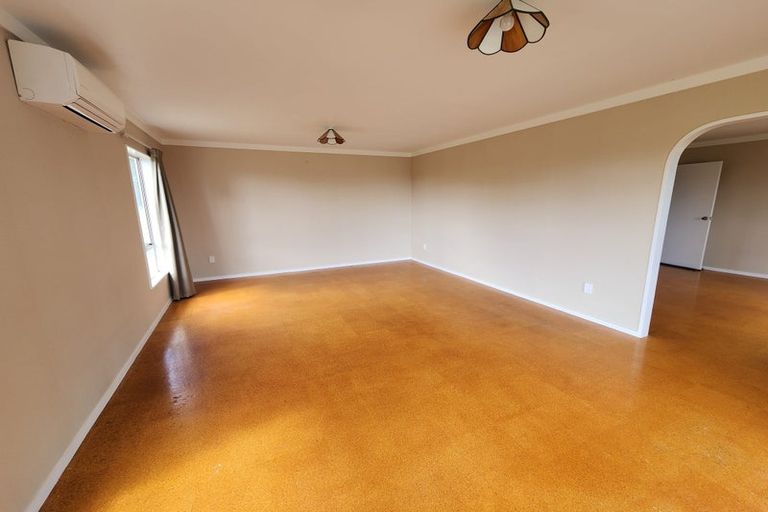 Photo of property in 15 Locket Road, Glenfield, Auckland, 0629