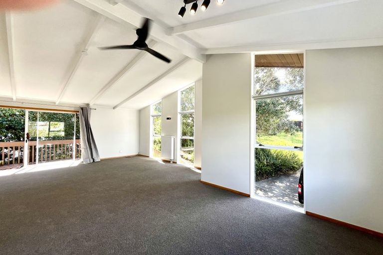 Photo of property in 25 Geoffrey Road, Torbay, Auckland, 0630