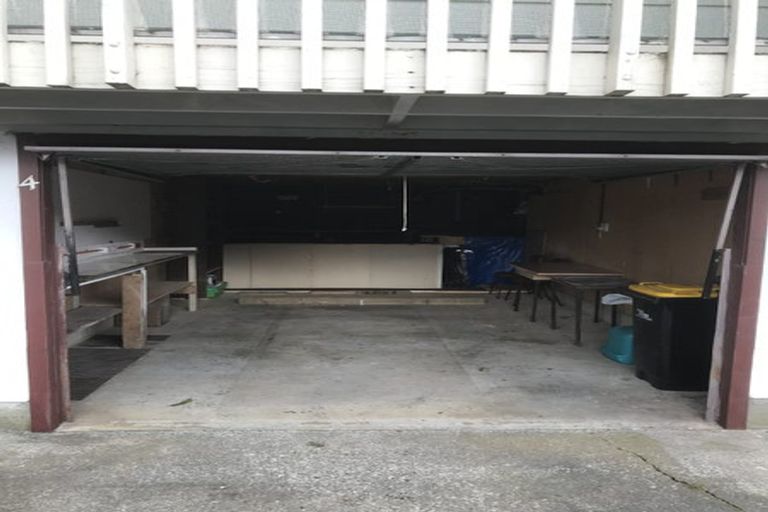 Photo of property in 210f4 Newlands Road, Newlands, Wellington, 6037