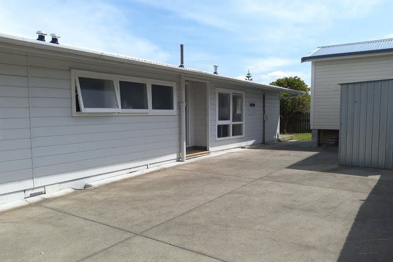 Photo of property in 37d Paramu Avenue, Birkdale, Auckland, 0626