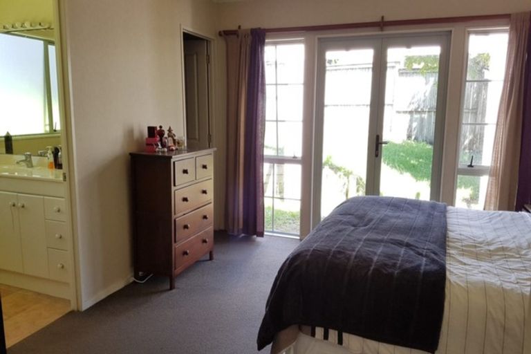 Photo of property in 10 Tyburn Lane, Unsworth Heights, Auckland, 0632