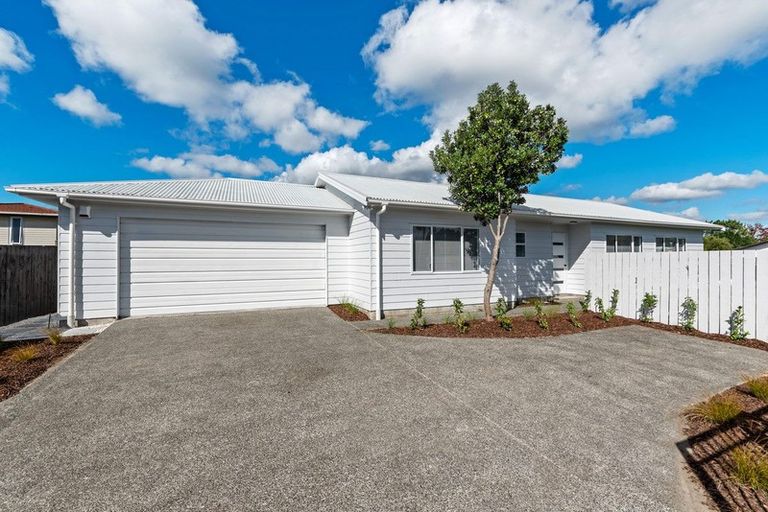 Photo of property in 122a Lynwood Road, New Lynn, Auckland, 0600
