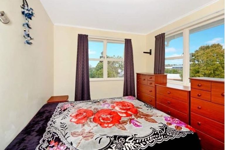 Photo of property in 15 Locket Road, Glenfield, Auckland, 0629
