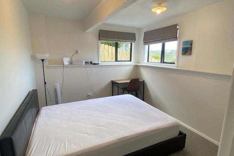 Photo of property in 104 Ruskin Road, Newlands, Wellington, 6037