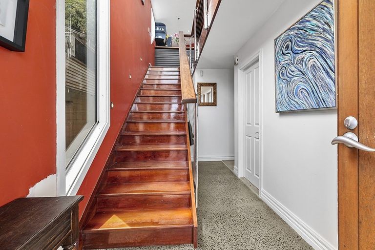 Photo of property in 202 The Esplanade, Island Bay, Wellington, 6023