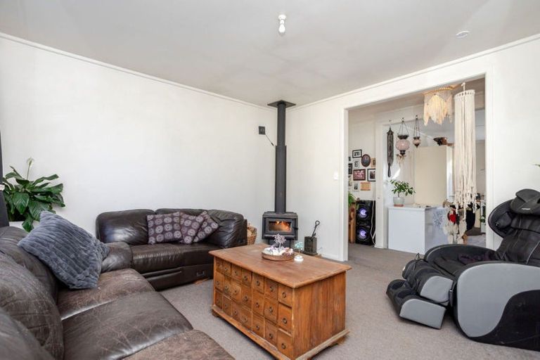 Photo of property in 28 Fox Street, Woodville, 4920