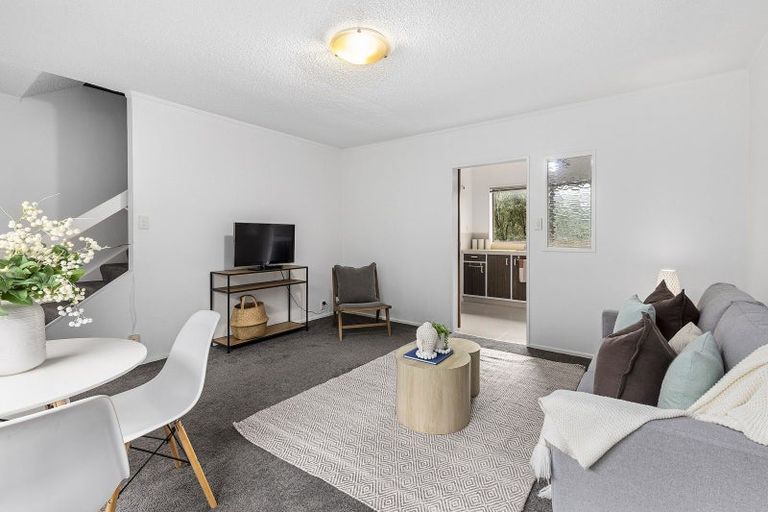 Photo of property in 1 Southern Cross Crescent, Island Bay, Wellington, 6023