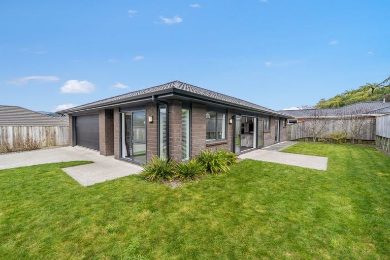 Photo of property in 107 Riverstone Drive, Riverstone Terraces, Upper Hutt, 5018