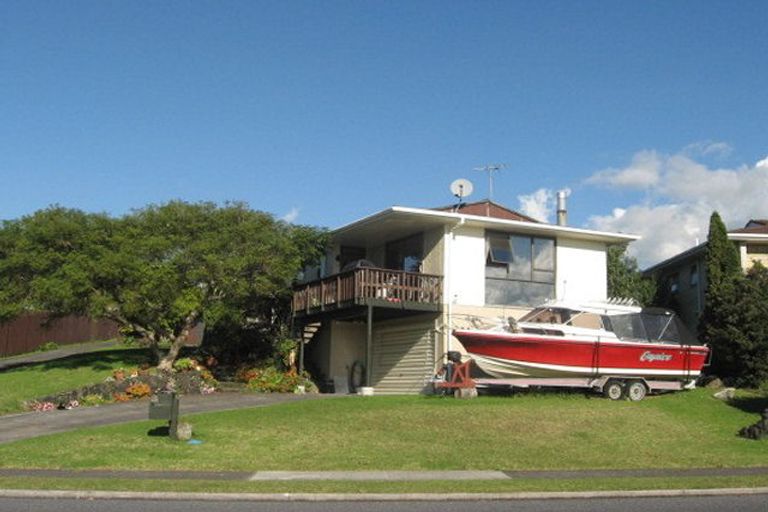 Photo of property in 34 Dalwhinnie Parade, Highland Park, Auckland, 2010