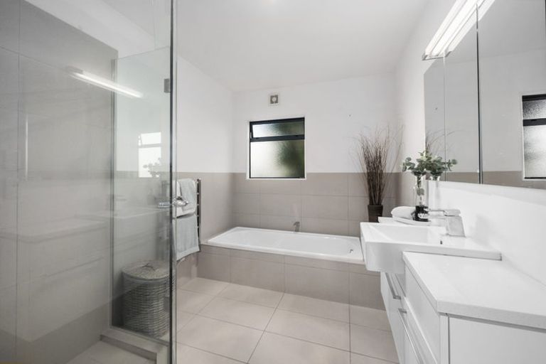 Photo of property in 1/71 Princes Street, Northcote Point, Auckland, 0627