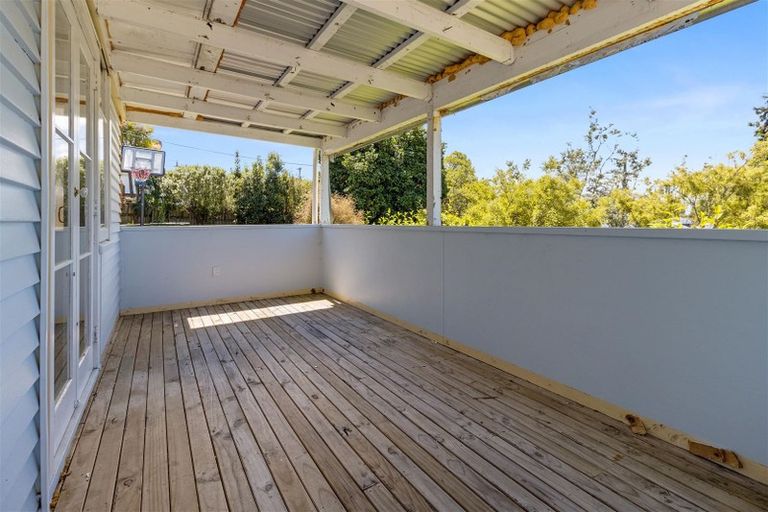 Photo of property in 11 Sarona Avenue, Glen Eden, Auckland, 0602