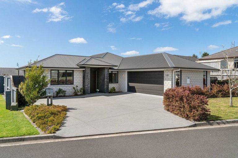 Photo of property in 36 Benmore Crescent, Pyes Pa, Tauranga, 3112