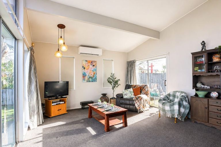 Photo of property in 76 Oakfield Crescent, Pukete, Hamilton, 3200
