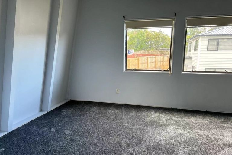 Photo of property in 21 Colwill Road, Massey, Auckland, 0614