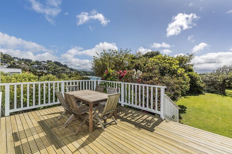 Photo of property in 25 Tai Paku Paku Road, Karaka Bays, Wellington, 6022