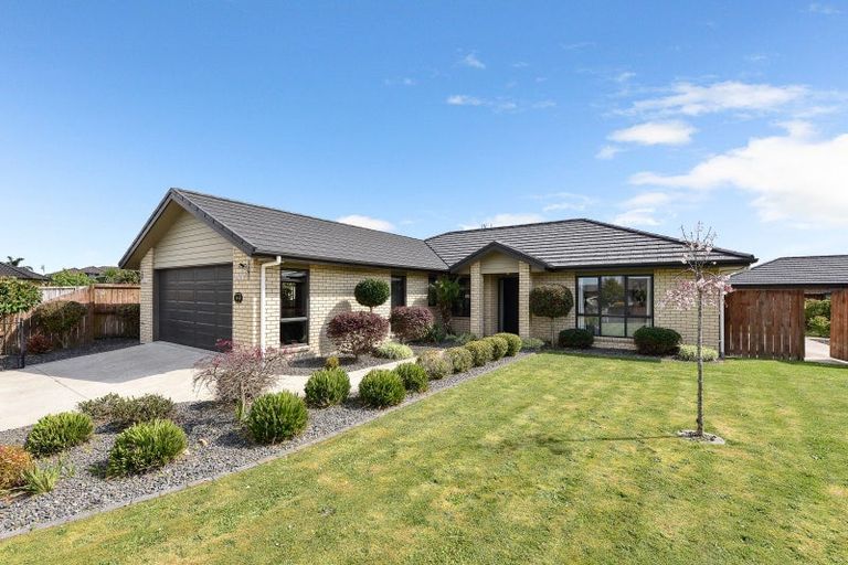 Photo of property in 15 Waltham Place, Rototuna North, Hamilton, 3210