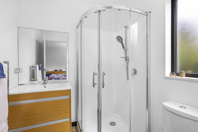 Photo of property in 56a Tamahere Drive, Glenfield, Auckland, 0629