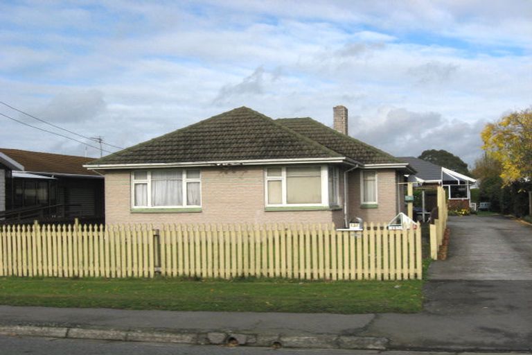 Photo of property in 137 Sawyers Arms Road, Northcote, Christchurch, 8052