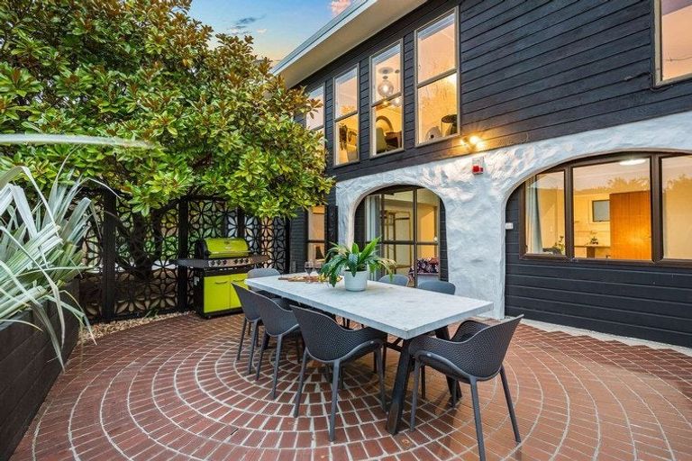 Photo of property in 2 Pohue Grove, Stokes Valley, Lower Hutt, 5019