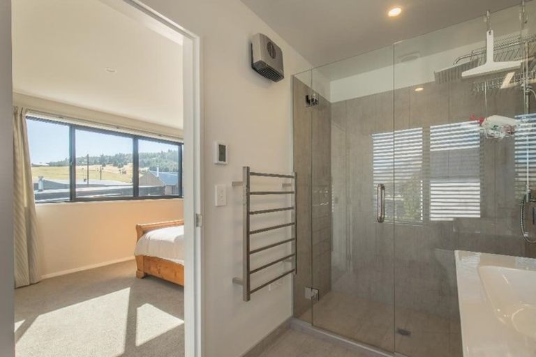 Photo of property in 9 Kamahi Street, Wanaka, 9305