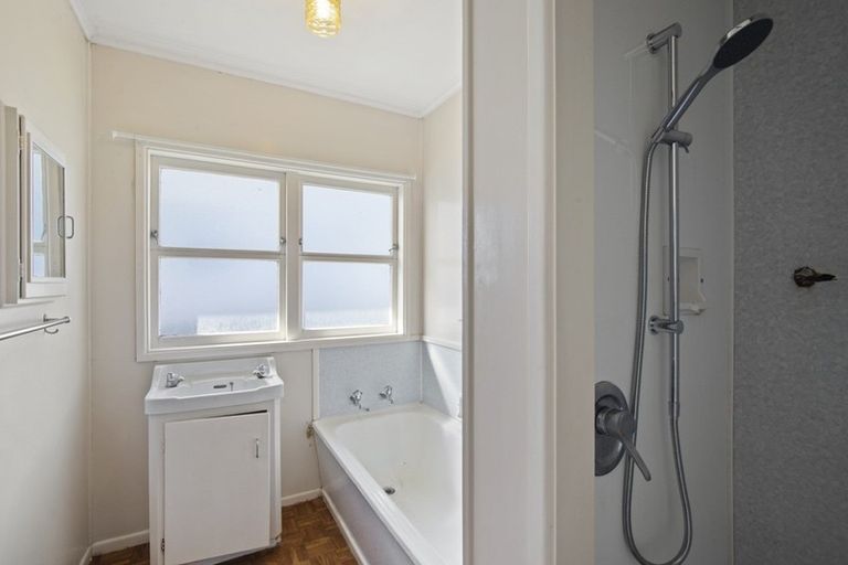 Photo of property in 2/17 Kent Street, Waiuku, 2123