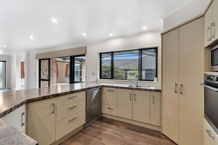 Photo of property in 21 Mandalay Place, Waiuku, 2123