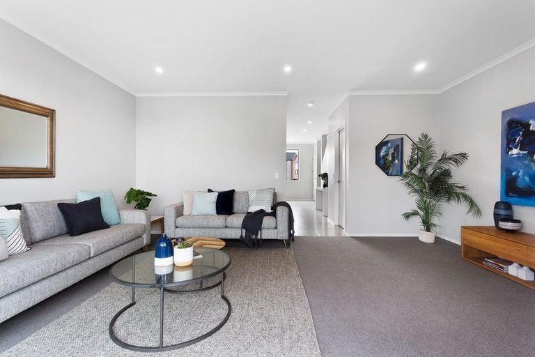 Photo of property in 2/1 Ko Roa Lane, Hobsonville, Auckland, 0616