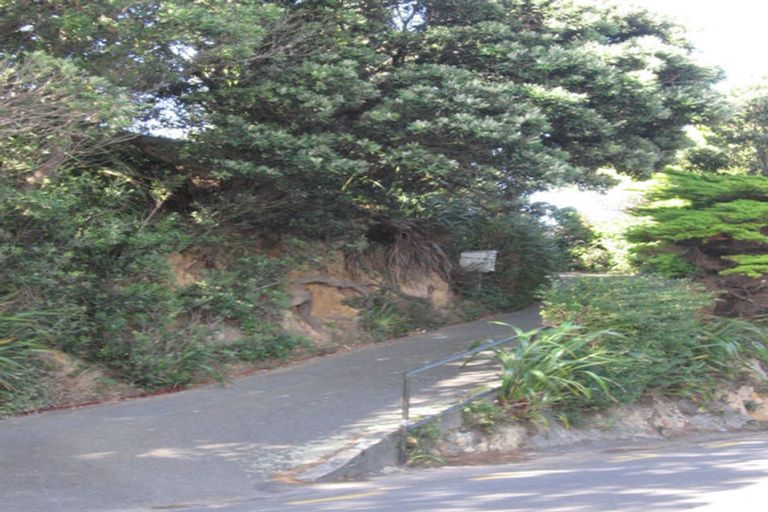 Photo of property in 68a Nevay Road, Karaka Bays, Wellington, 6022