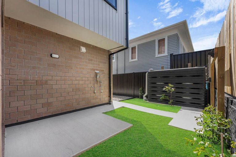 Photo of property in 12a Mcleod Road, Weymouth, Auckland, 2103