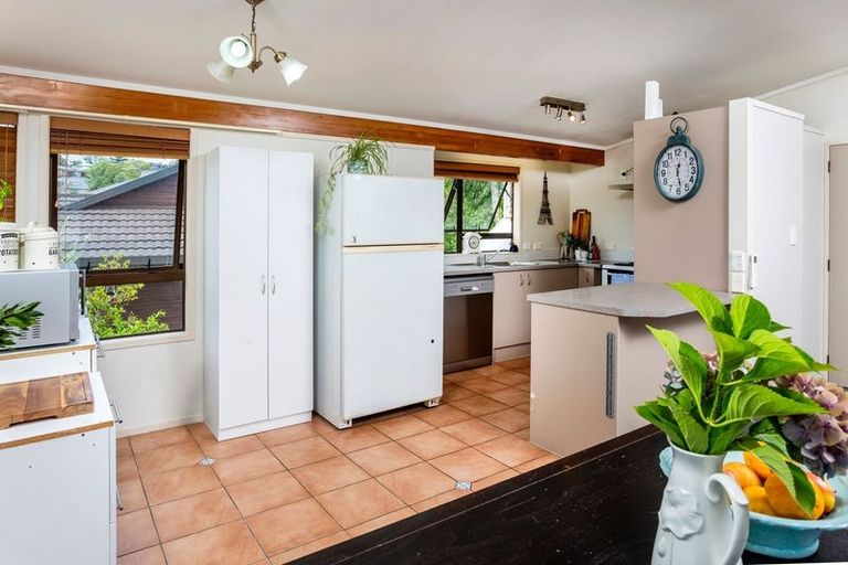 Photo of property in 34 Unsworth Drive, Unsworth Heights, Auckland, 0632