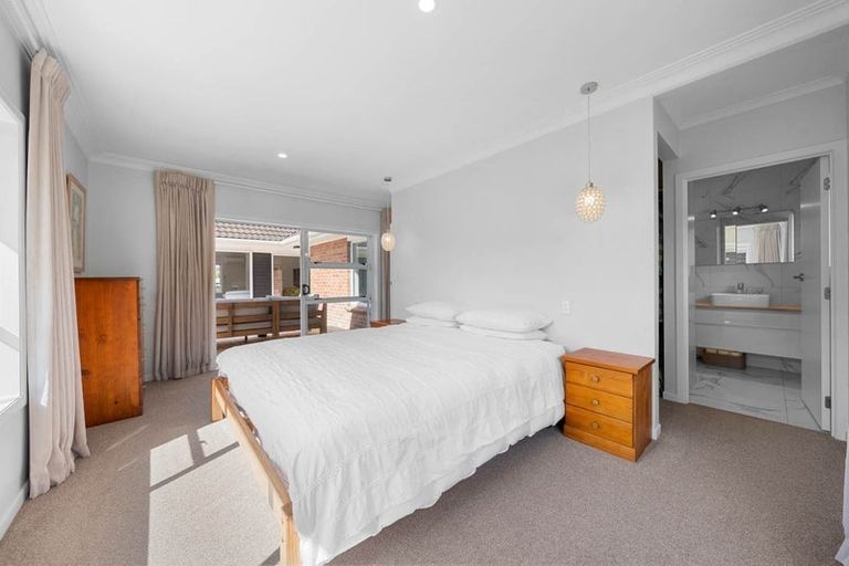 Photo of property in 29 Glenfern Road, Mellons Bay, Auckland, 2014