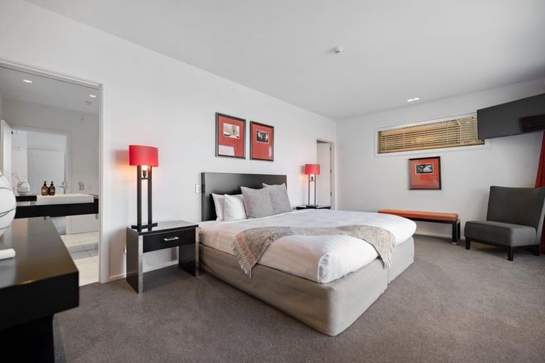 Photo of property in 6 Lordens Place, Fernhill, Queenstown, 9300