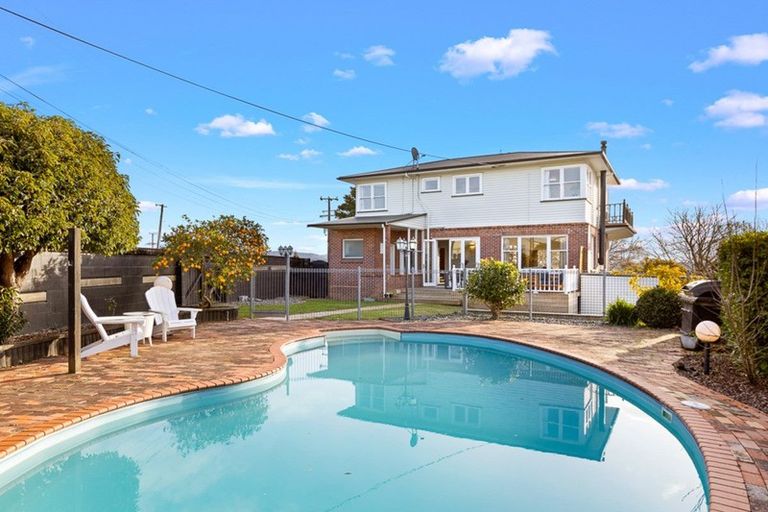 Photo of property in 5 Humphrey Kemp Avenue, Henderson, Auckland, 0612