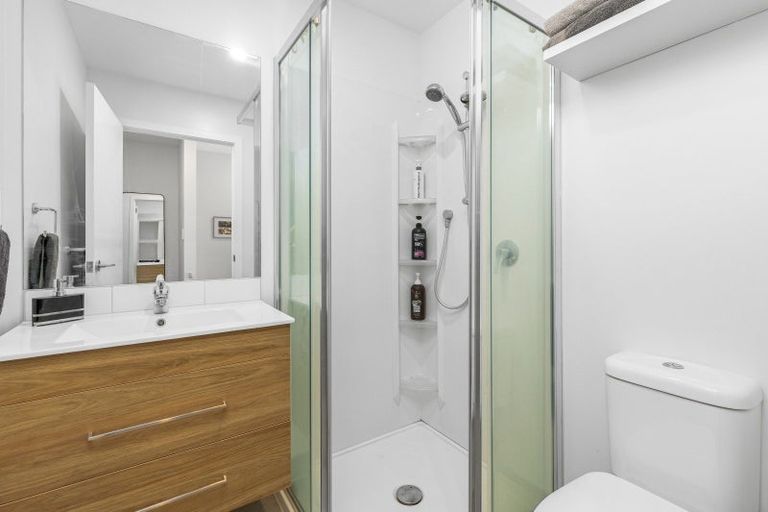 Photo of property in 29 Tokai Place, Glen Eden, 0602