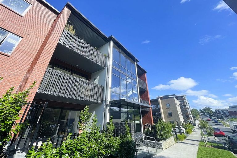 Photo of property in 25 Potter Avenue, Northcote, Auckland, 0627