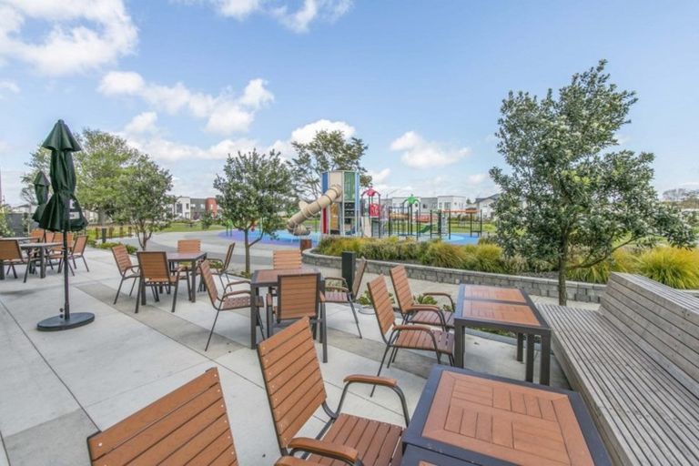 Photo of property in 8 Waituarua Drive, Takanini, 2112