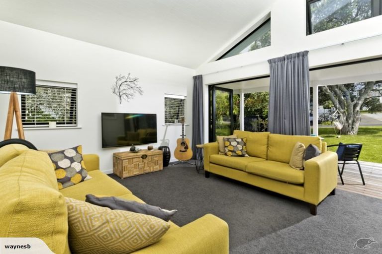Photo of property in 1 View Road, Campbells Bay, Auckland, 0630