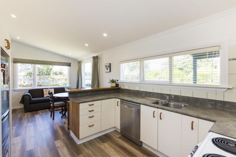 Photo of property in 7 Perrin Place, Kelvin Grove, Palmerston North, 4414