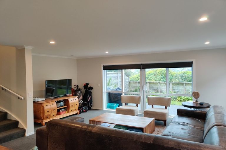 Photo of property in 20u2 Glanmire Road, Newlands, Wellington, 6037