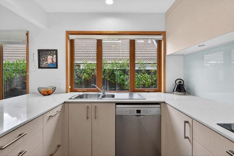 Photo of property in 2/130 Muritai Road, Eastbourne, Lower Hutt, 5013