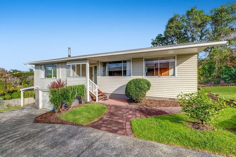Photo of property in 12 Finn Place, Totara Vale, Auckland, 0629