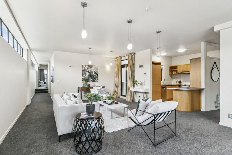 Photo of property in Endeavour Apartments, 8/125 Thorndon Quay, Pipitea, Wellington, 6011