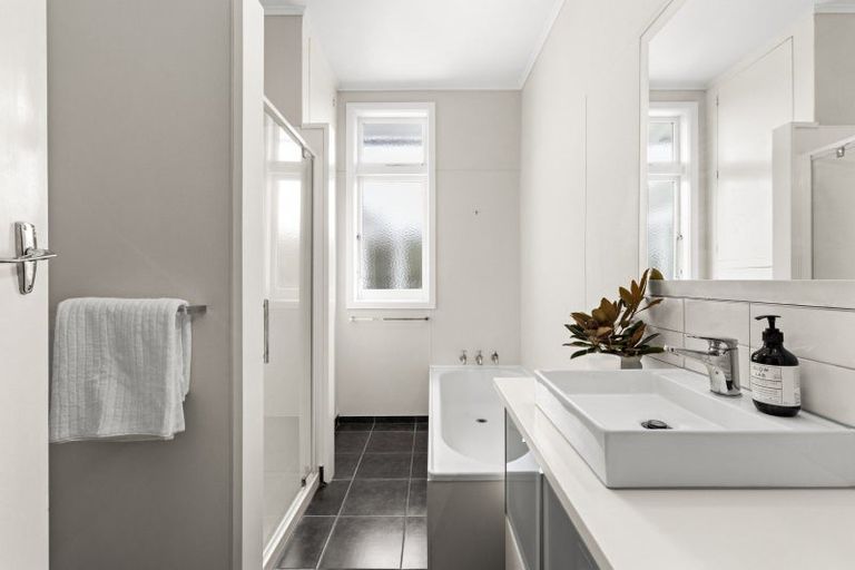 Photo of property in 1 Ormond Road, Hospital Hill, Napier, 4110