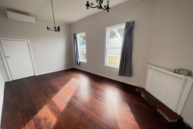 Photo of property in 92 Rolleston Street, Mount Cook, Wellington, 6021