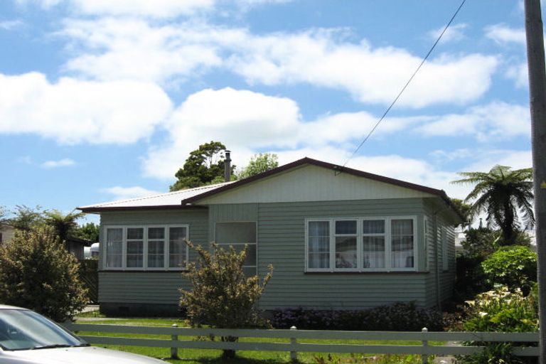 Photo of property in 27 Peel Street, Westport, 7825