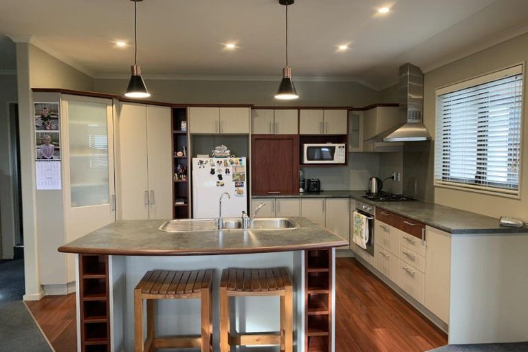 Photo of property in 2 Stratford Place, Huntington, Hamilton, 3210