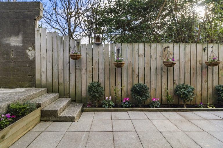 Photo of property in 1/163 Queens Drive, Lyall Bay, Wellington, 6022