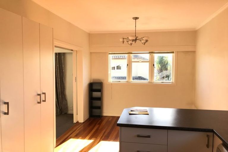 Photo of property in 1/1 Quebec Road, Milford, Auckland, 0620