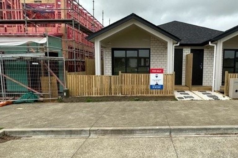 Photo of property in 20 Rorotu Avenue, Karaka, 2113