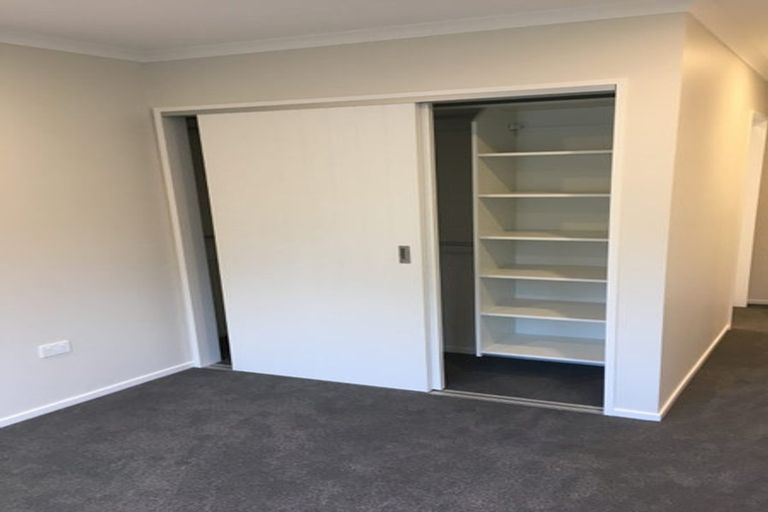 Photo of property in 2d/3 Sunnynook Road, Sunnynook, Auckland, 0620